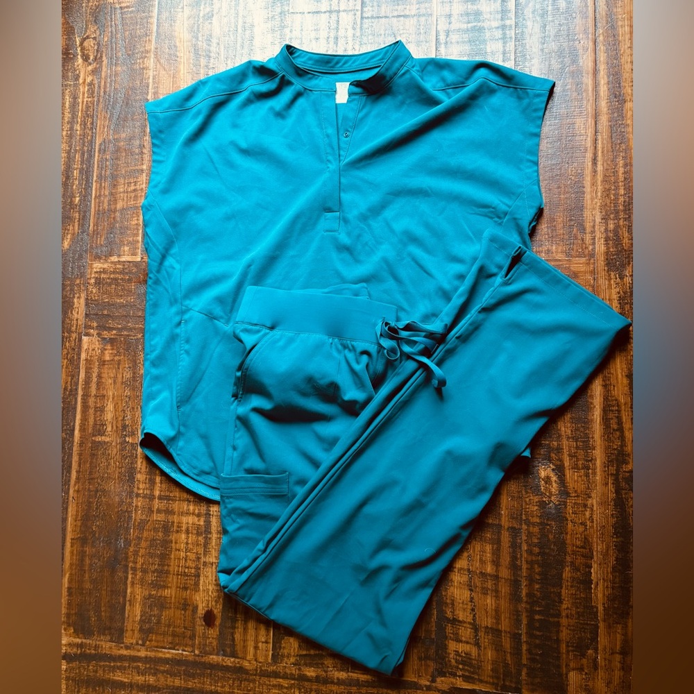 Hypothesis Women’s Scrub Set